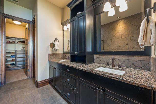 865 SW Theater Drive, Bend, OR 97702