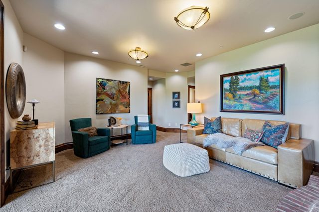 865 SW Theater Drive, Bend, OR 97702