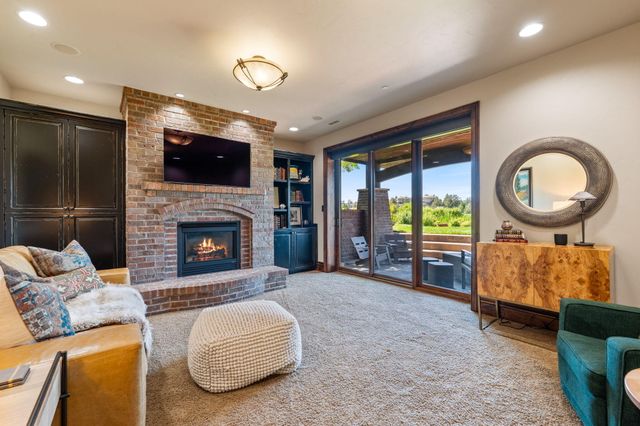 865 SW Theater Drive, Bend, OR 97702