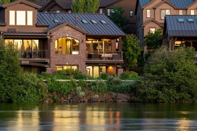 865 SW Theater Drive, Bend, OR 97702