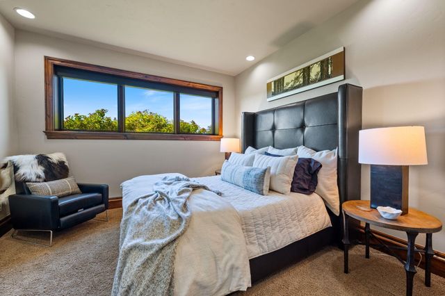 865 SW Theater Drive, Bend, OR 97702
