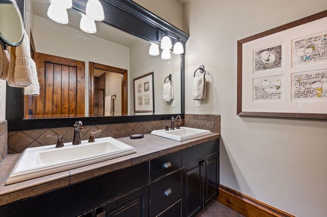 865 SW Theater Drive, Bend, OR 97702