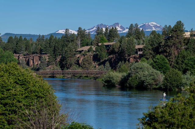 865 SW Theater Drive, Bend, OR 97702
