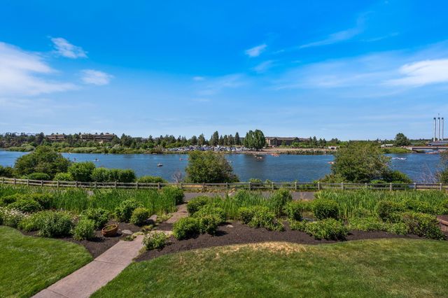 865 SW Theater Drive, Bend, OR 97702