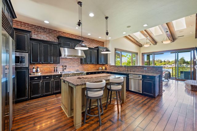 865 SW Theater Drive, Bend, OR 97702