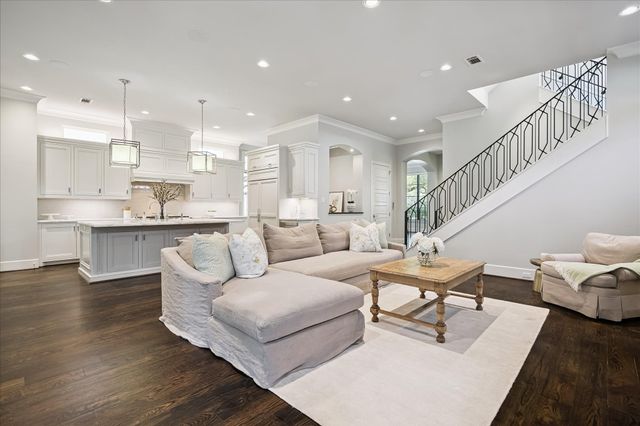 2117 Dickey Place, Houston, TX 77019