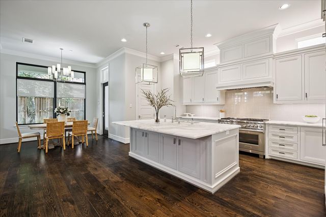 2117 Dickey Place, Houston, TX 77019