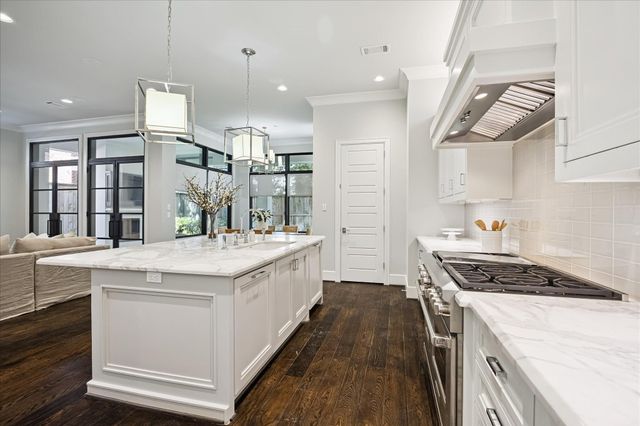 2117 Dickey Place, Houston, TX 77019