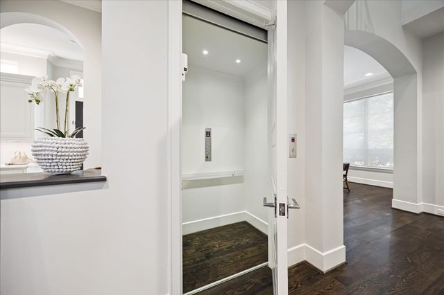 2117 Dickey Place, Houston, TX 77019