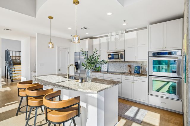 301 Demonbreun St Unit 2016, Nashville, TN 37201