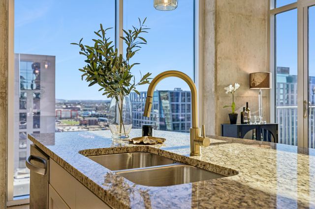 301 Demonbreun St Unit 2016, Nashville, TN 37201