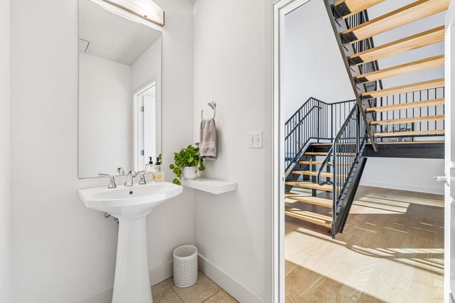 301 Demonbreun St Unit 2016, Nashville, TN 37201