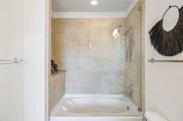 301 Demonbreun St Unit 2016, Nashville, TN 37201