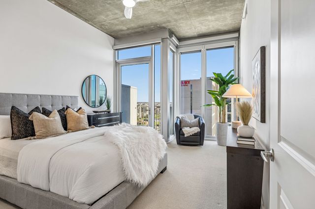 301 Demonbreun St Unit 2016, Nashville, TN 37201