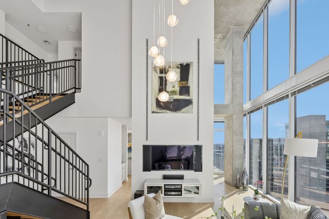 301 Demonbreun St Unit 2016, Nashville, TN 37201