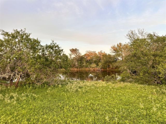 000 Hwy 97, Waelder, TX 78959