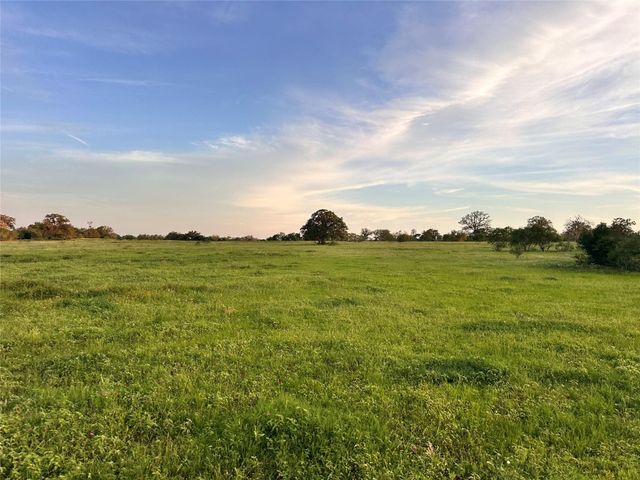 000 Hwy 97, Waelder, TX 78959