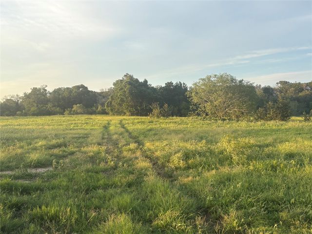 000 Hwy 97, Waelder, TX 78959