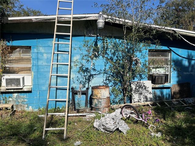 1911 E NOEL STREET, Tampa, FL 33610