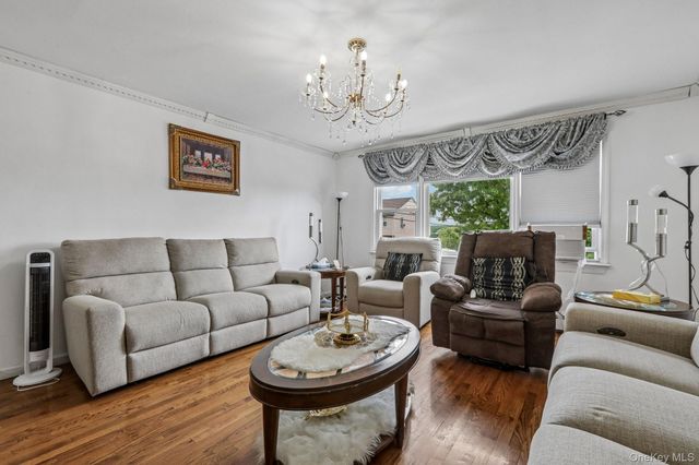 583 Bellevue Avenue N, Yonkers, NY 10703