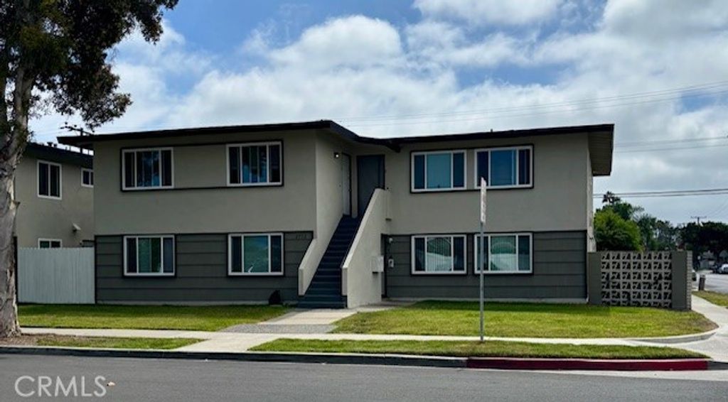 2902 Peppertree Lane, Costa Mesa, CA 92626 — exterior