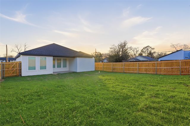 2800 Carter Street, Dallas, TX 75210