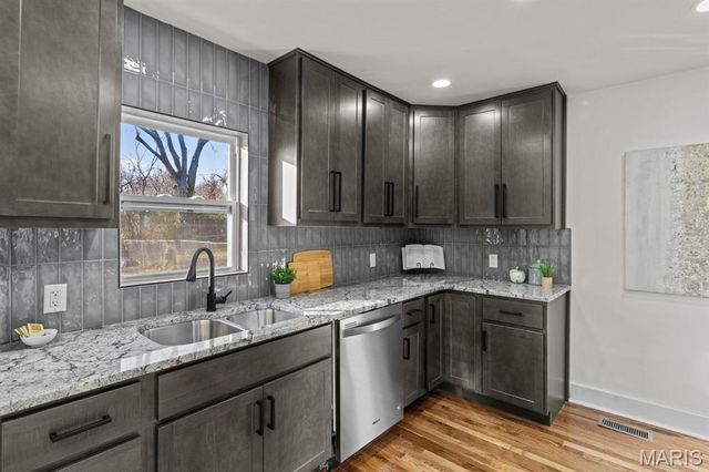 2709 W Tennyson Avenue, Overland, MO 63114