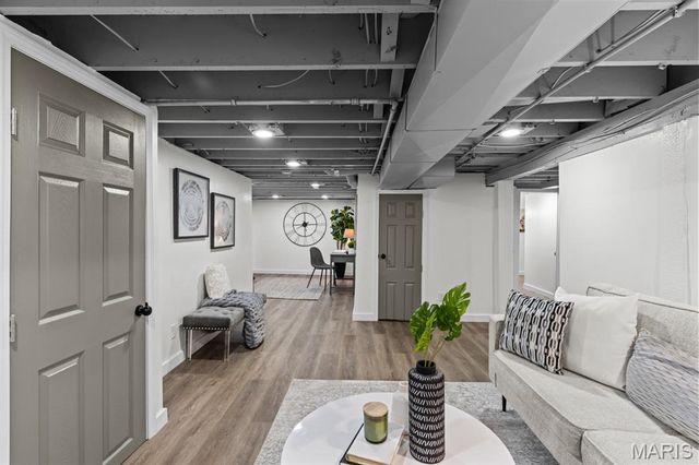 2709 W Tennyson Avenue, Overland, MO 63114