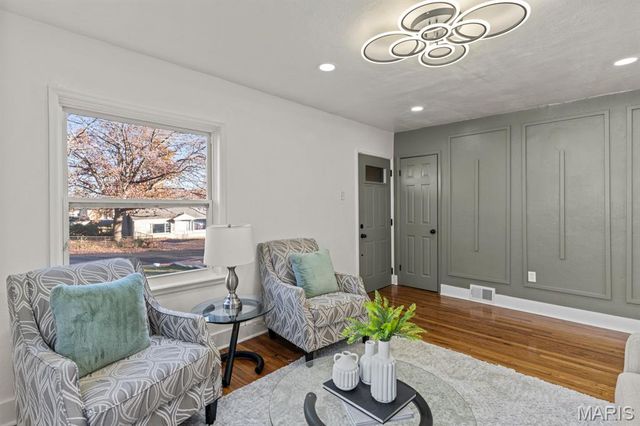 2709 W Tennyson Avenue, Overland, MO 63114