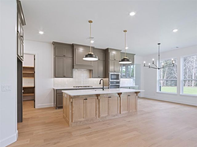 9001 Prairie Farms Drive, Mustang, OK 73064