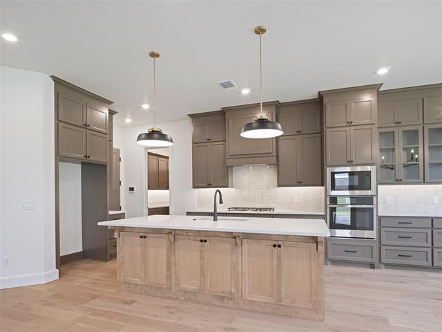 9001 Prairie Farms Drive, Mustang, OK 73064