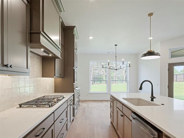 9001 Prairie Farms Drive, Mustang, OK 73064