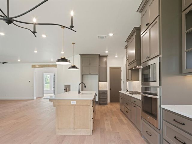 9001 Prairie Farms Drive, Mustang, OK 73064
