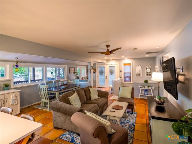 605 Cove Circle, Granite Shoals, TX 78654