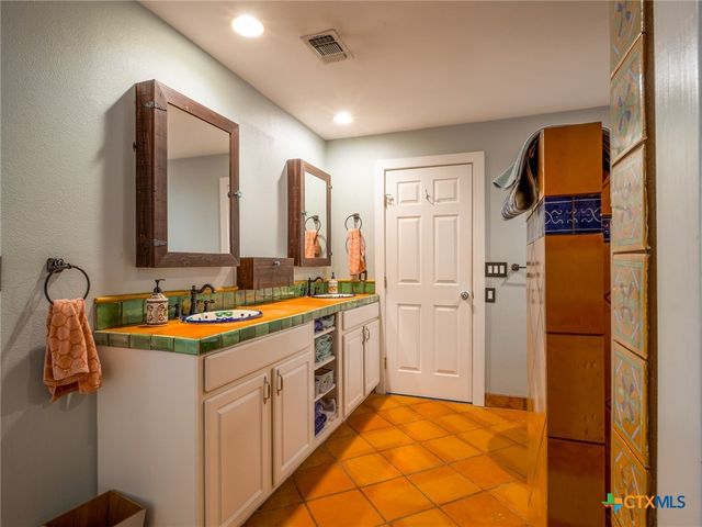 605 Cove Circle, Granite Shoals, TX 78654