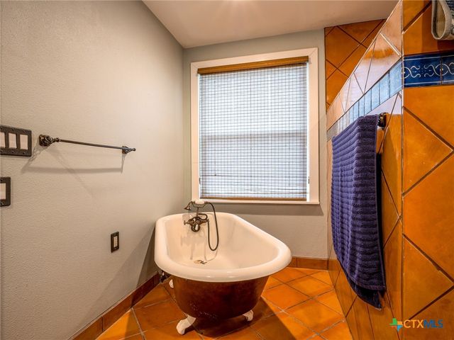 605 Cove Circle, Granite Shoals, TX 78654