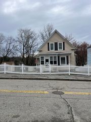22 Commonwealth Ave, Worcester, MA 01604