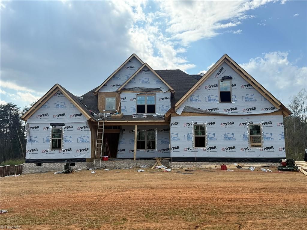 5089 Southern Pines Drive, Kernersville, NC 27284