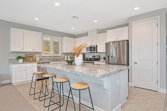 2752 Elderberry St, West Sacramento, CA 95691
