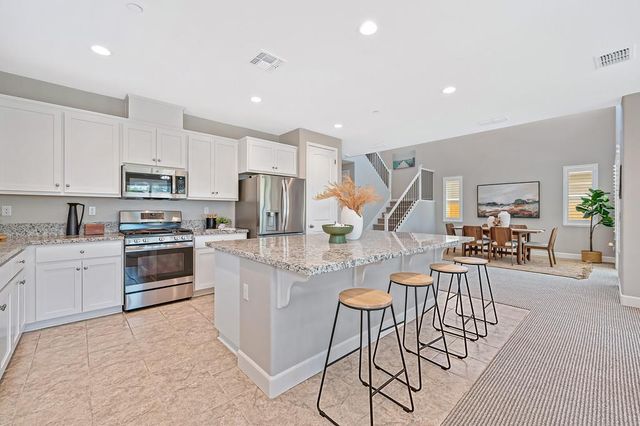 2752 Elderberry St, West Sacramento, CA 95691