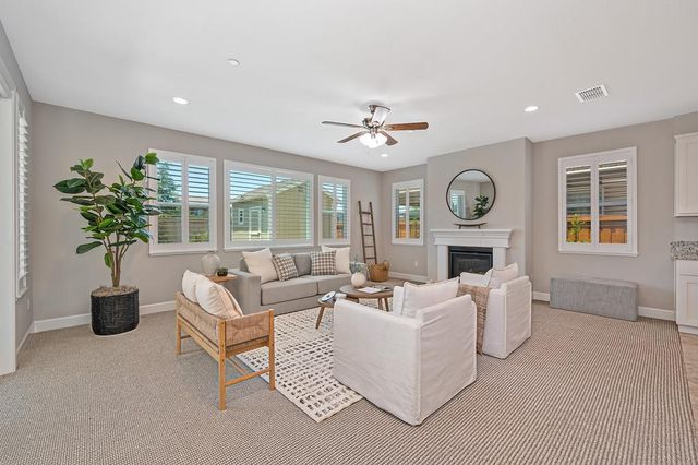 2752 Elderberry St, West Sacramento, CA 95691