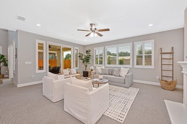 2752 Elderberry St, West Sacramento, CA 95691