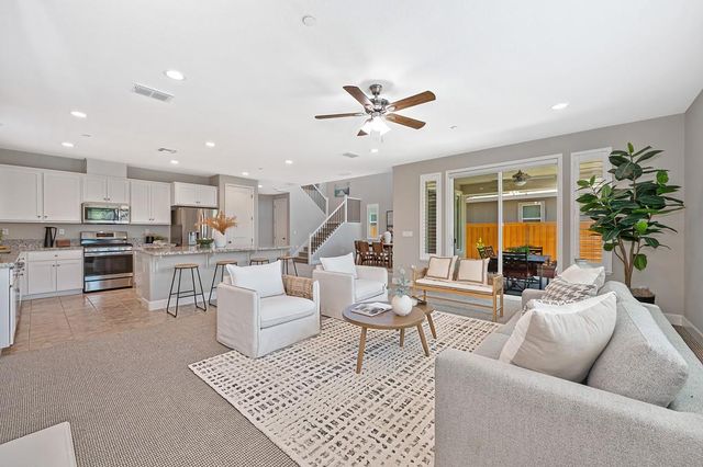 2752 Elderberry St, West Sacramento, CA 95691