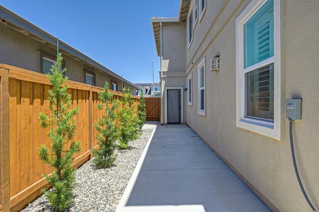 2752 Elderberry St, West Sacramento, CA 95691