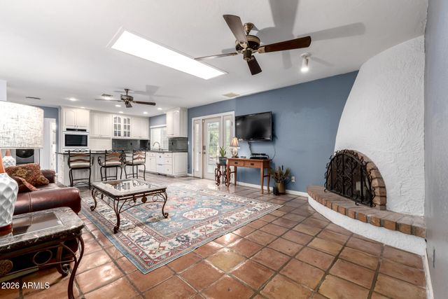 5116 E CHARTER OAK Road, Scottsdale, AZ 85254