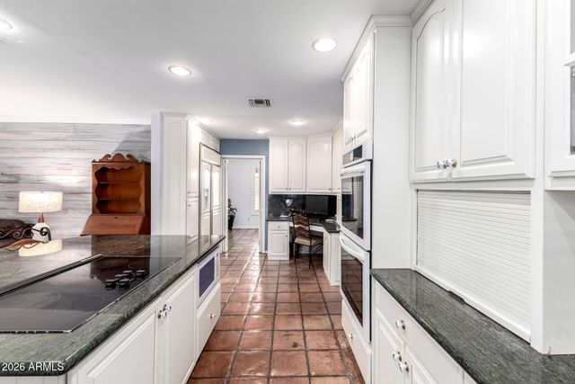 5116 E CHARTER OAK Road, Scottsdale, AZ 85254