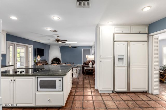 5116 E CHARTER OAK Road, Scottsdale, AZ 85254