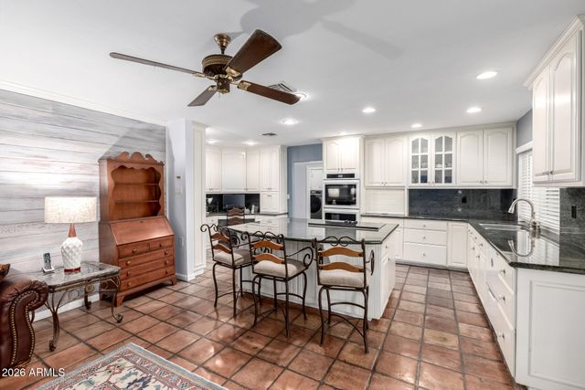 5116 E CHARTER OAK Road, Scottsdale, AZ 85254