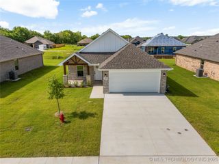 28006 E 108th Street S, Coweta, OK 74014
