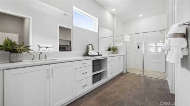 24503 Villa La Sombrilla, Valencia, CA 91354